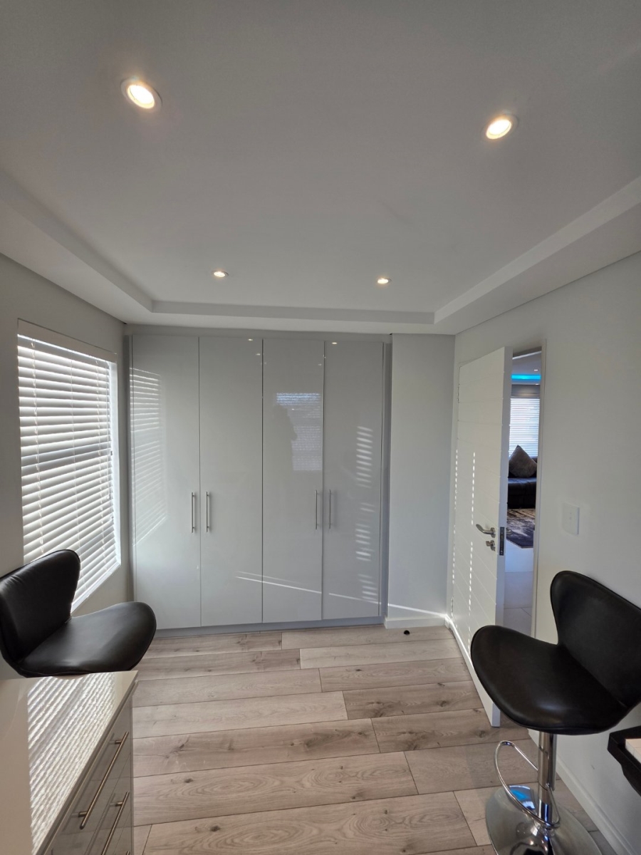 2 Bedroom Property for Sale in Lansdowne Western Cape
